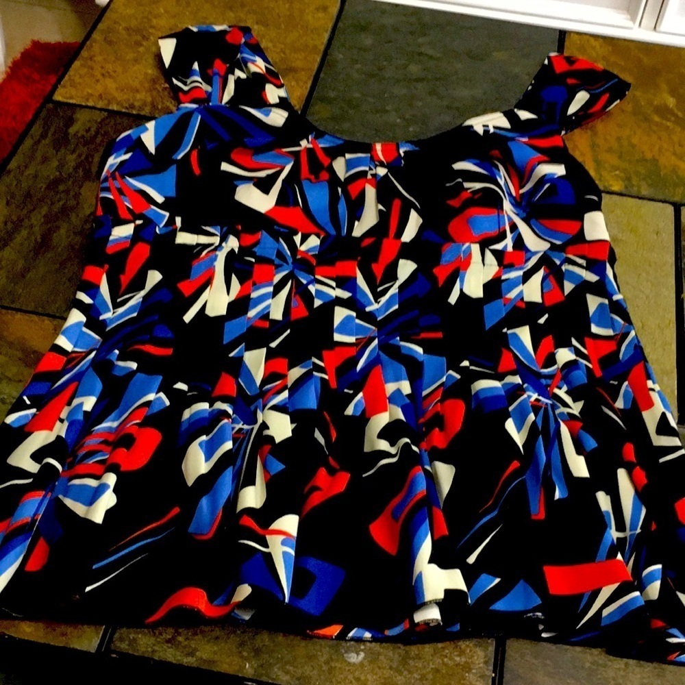 Nine West sleeveless, Multicolored Top. Size 4